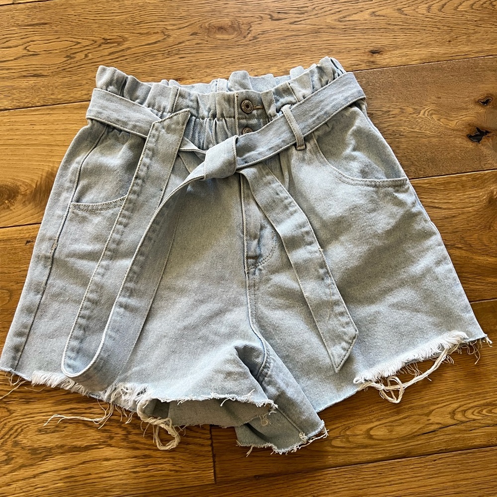 VERVET Jean Shorts. Size M.